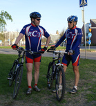 Kuva keväältä 2013, jolloin Erkki ja Seppo olivat vetämässä ohjatun, kaikille pyöräilystä kiinnostuneille tarkoitetun Hollolan lenkin, joka oli valtakunnallisen pyöräilyviikon yhtenä tapahtumana.